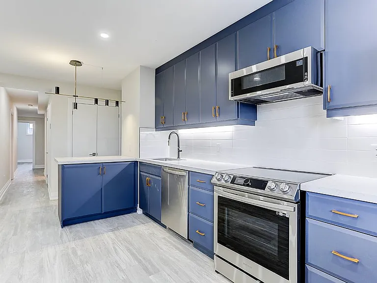 2071 Keele St #LOWER — Photo 3