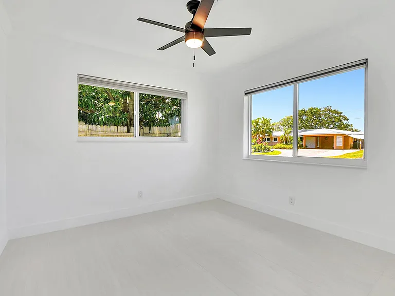 832 SW 10th Ave — Photo 27