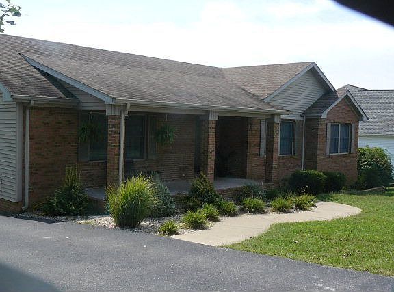 3rd image of 121 Pebble Dr