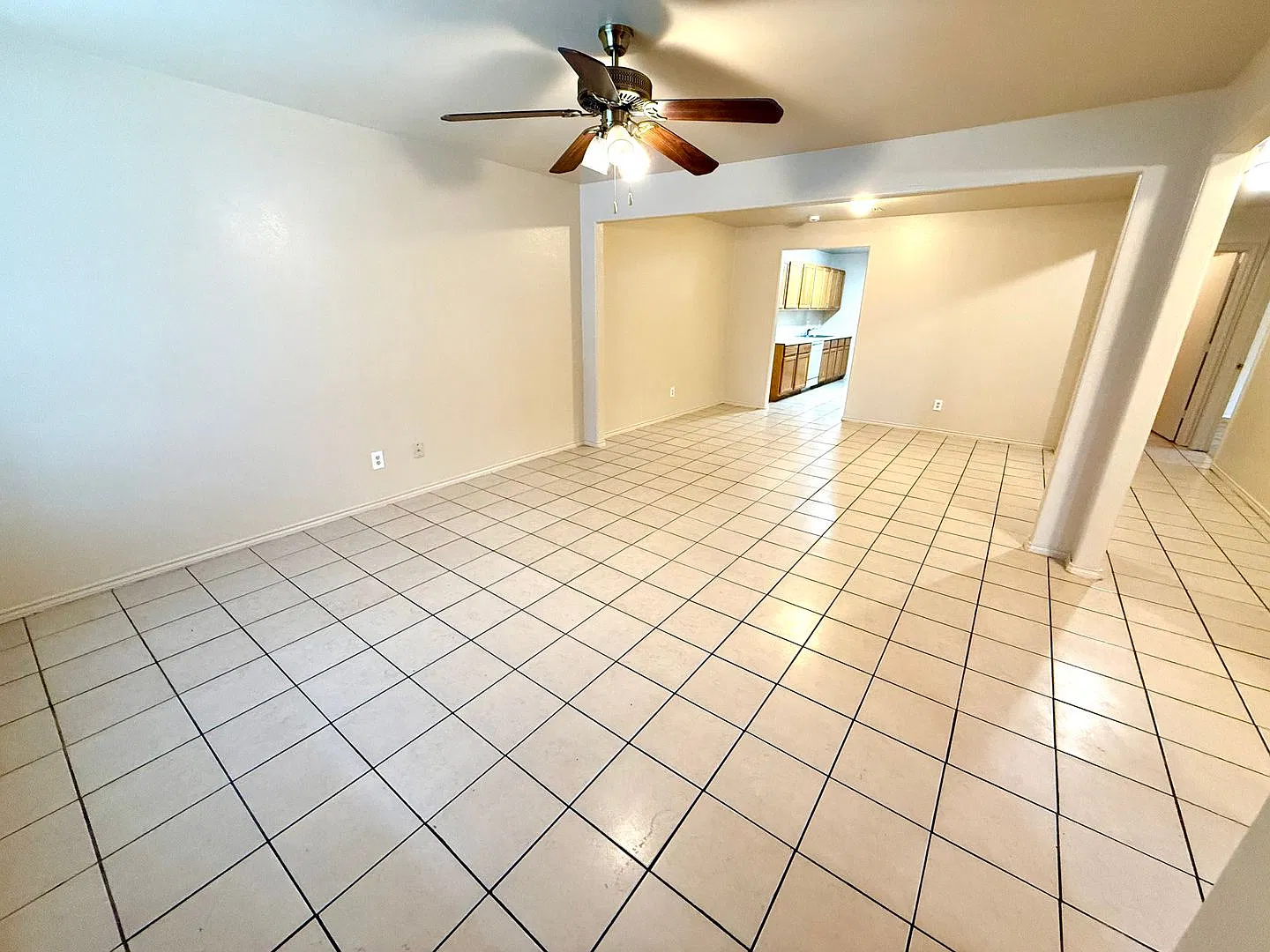 Charming 3-Bedroom, 2-Bath Duplex with a Fenced Backyard & Walk-In Closet! — Photo 3