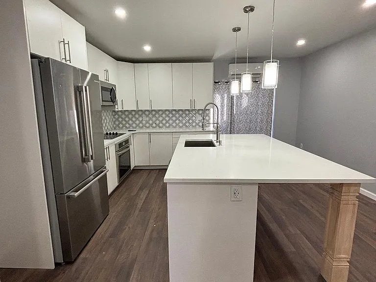 516 E Mayland St — Photo 3