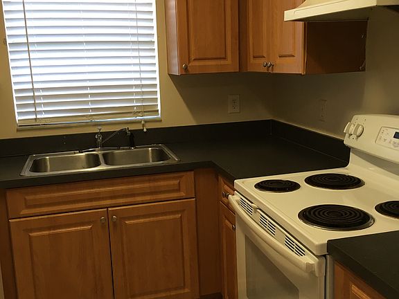 4th image of 8008 N Mulberry St