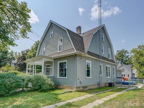3rd image of 400 Dewey Ave