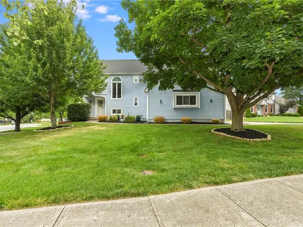 8821 W 115th Ter, Overland Park, KS 66210