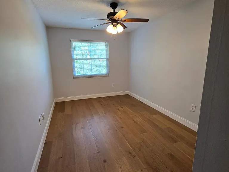 612 E Church St — Photo 26
