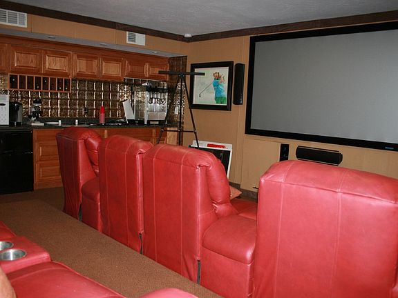 8-seat 105" Media Room