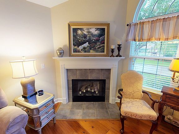 4th image of 319-2 Hidden Creek Cir