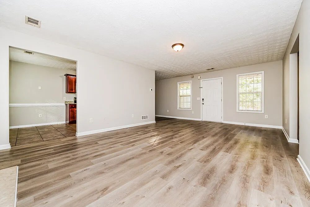 3 bed, 2.0 bath, 1200 sqft, $1,650 — Photo 3