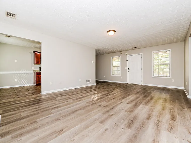 120 Sampson Ct — Photo 3
