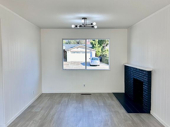3rd image of 44883 Parkmeadow Dr
