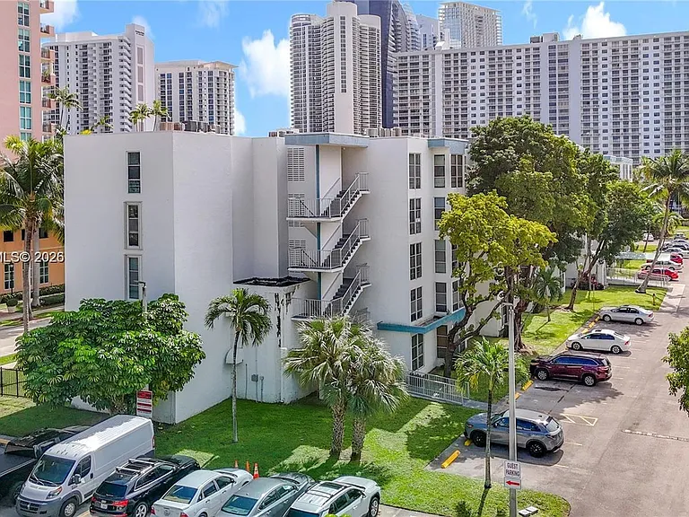 17560 Atlantic Blvd #501 — Photo 2
