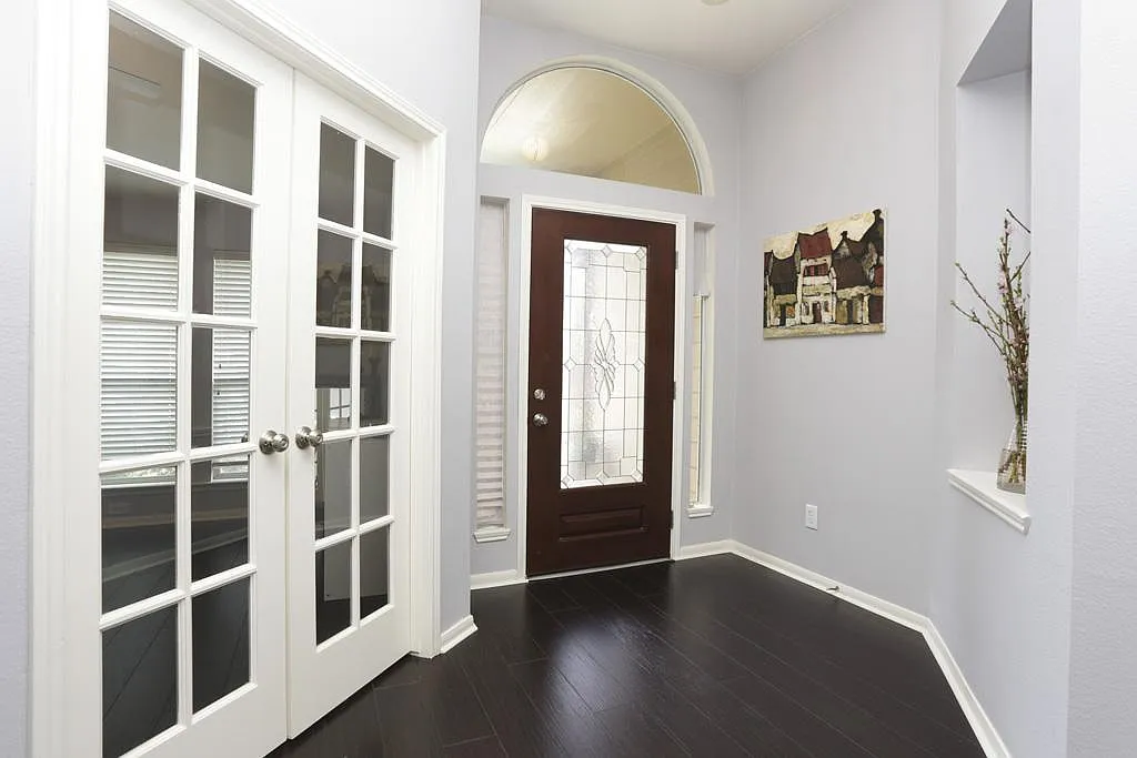 3 bed, 2.0 bath, 1963 sqft, $1,995 — Photo 2