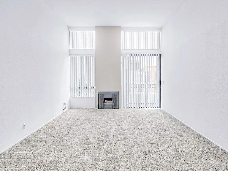 1820 Whitley — Photo 14