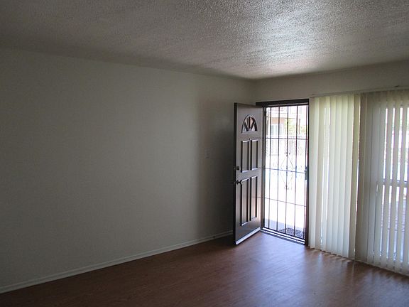 4th image of 10130 S Inglewood Ave APT 3