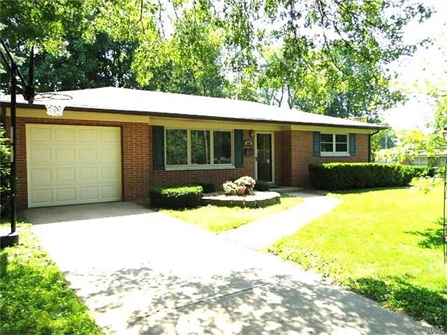 200 Brittany Ln photo 1
