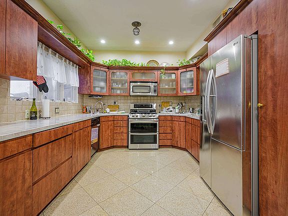 5th image of 1221 Avenue