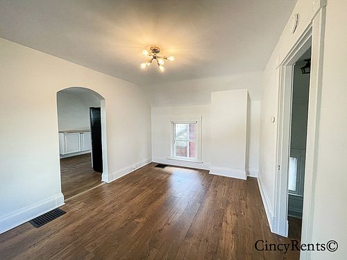 2nd image of 3652 Shaw Ave #2