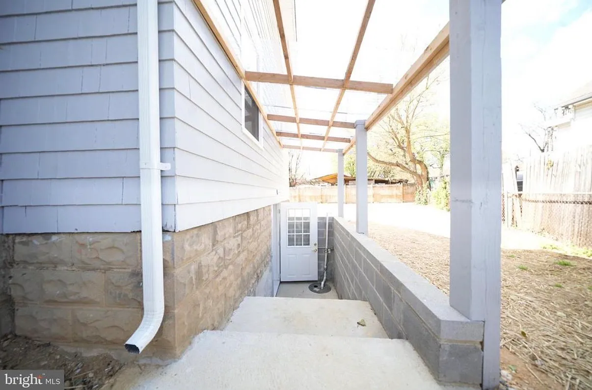 2 bed, 1000 sqft, $1,750 — Photo 3