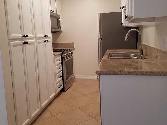 4th image of 3647 S Jasmine Ave #104