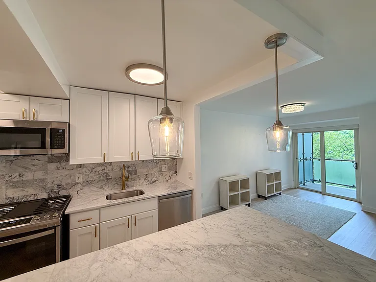 4201 Cathedral Ave NW #321E — Photo 6