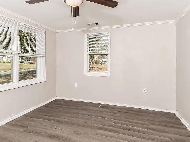 719228_025_bedroom_13443934.jpg
