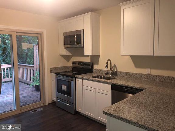 4th image of 544 Greenhill Ct