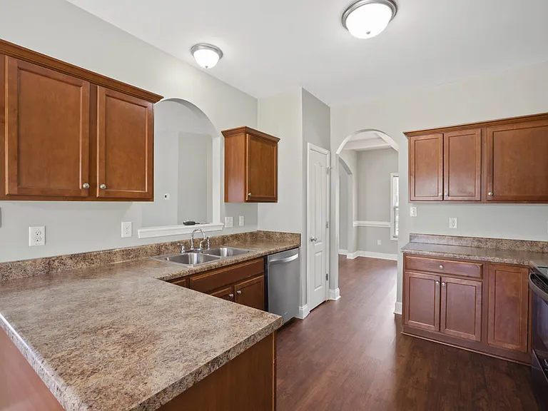 121 Feathers Ln — Photo 38