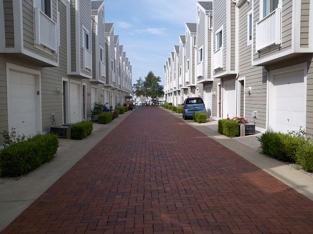 1st image of 36 Landings Blvd