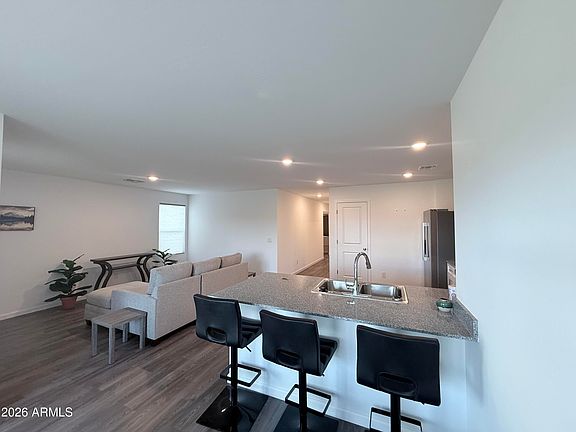 4th image of 920 LOGAN Way