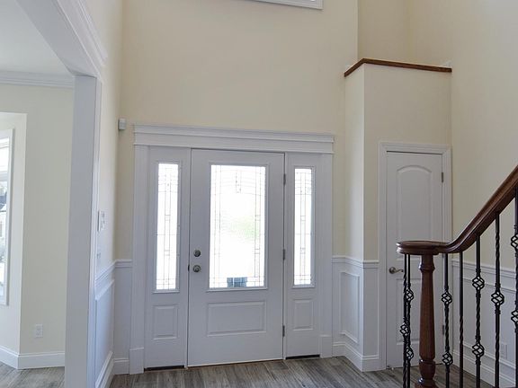 3rd image of 419 Guyon Ave