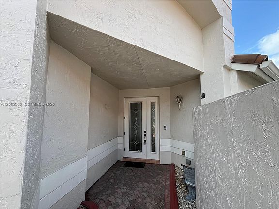 2nd image of 1540 Lacosta Dr W
