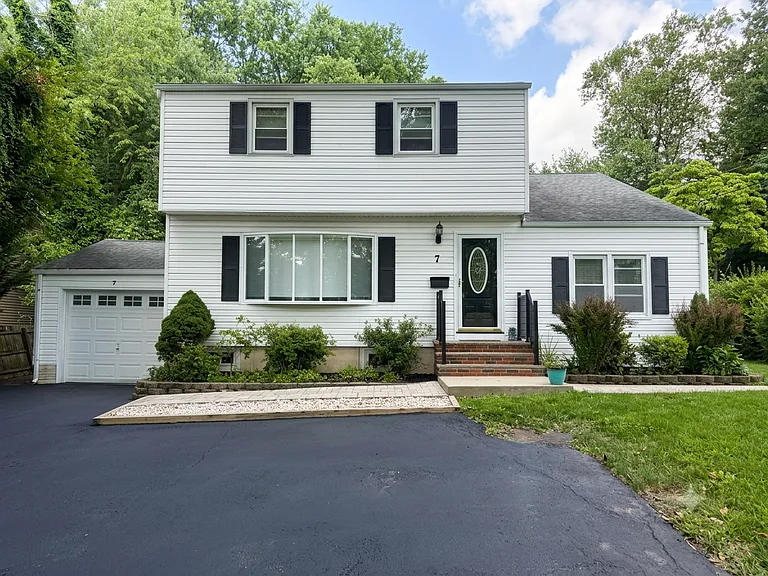 7 Spier Dr — Photo 1