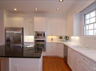 1001 Gloucester Ct, Chapel Hill, NC 27516