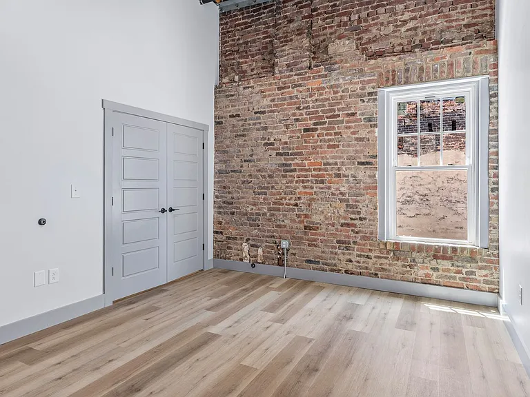 213 E Main St — Photo 26