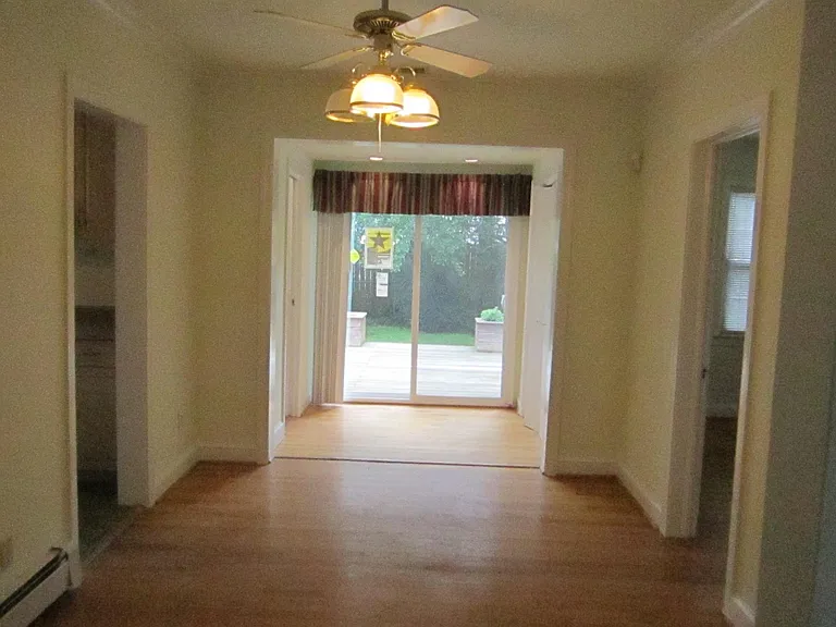 827 N Woodrow St — Photo 3