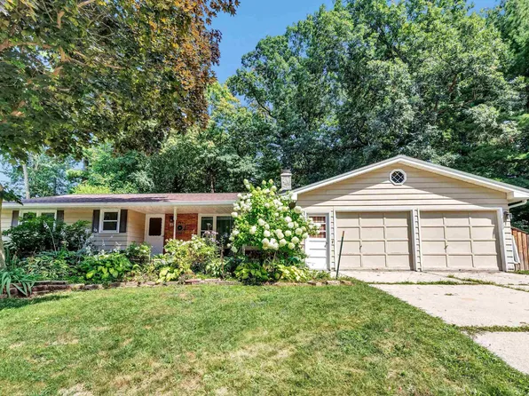 1014 Laverne Dr, Green Bay, WI 54311