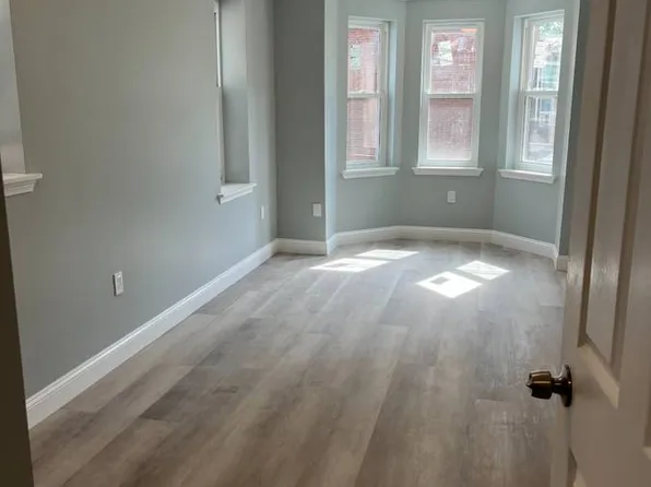 425 S 43rd St #1R, Philadelphia, PA 19104