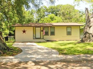 123 Wisteria St, Lake Jackson, TX 77566