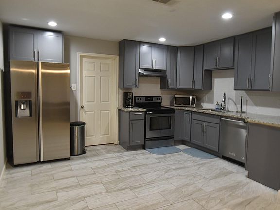 5th image of 715 E 43rd St