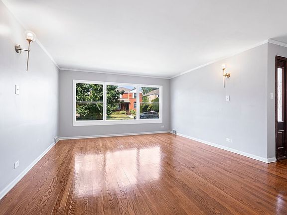 4th image of 2741 W Chase Ave