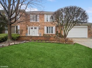 2571 Queens Way, Northbrook, IL 60062