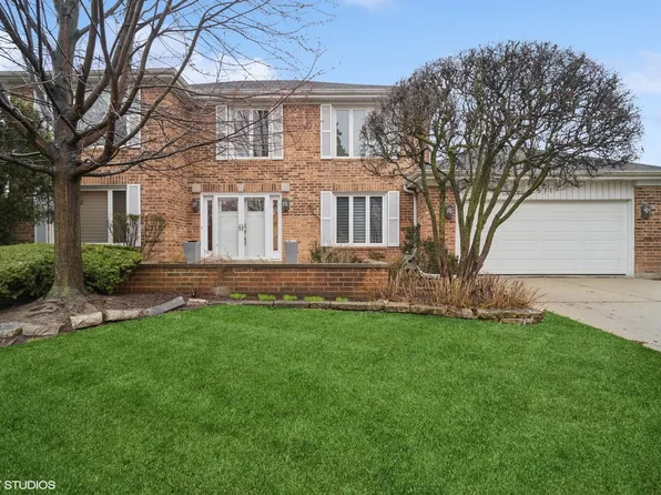 2571 Queens Way, Northbrook, IL 60062
