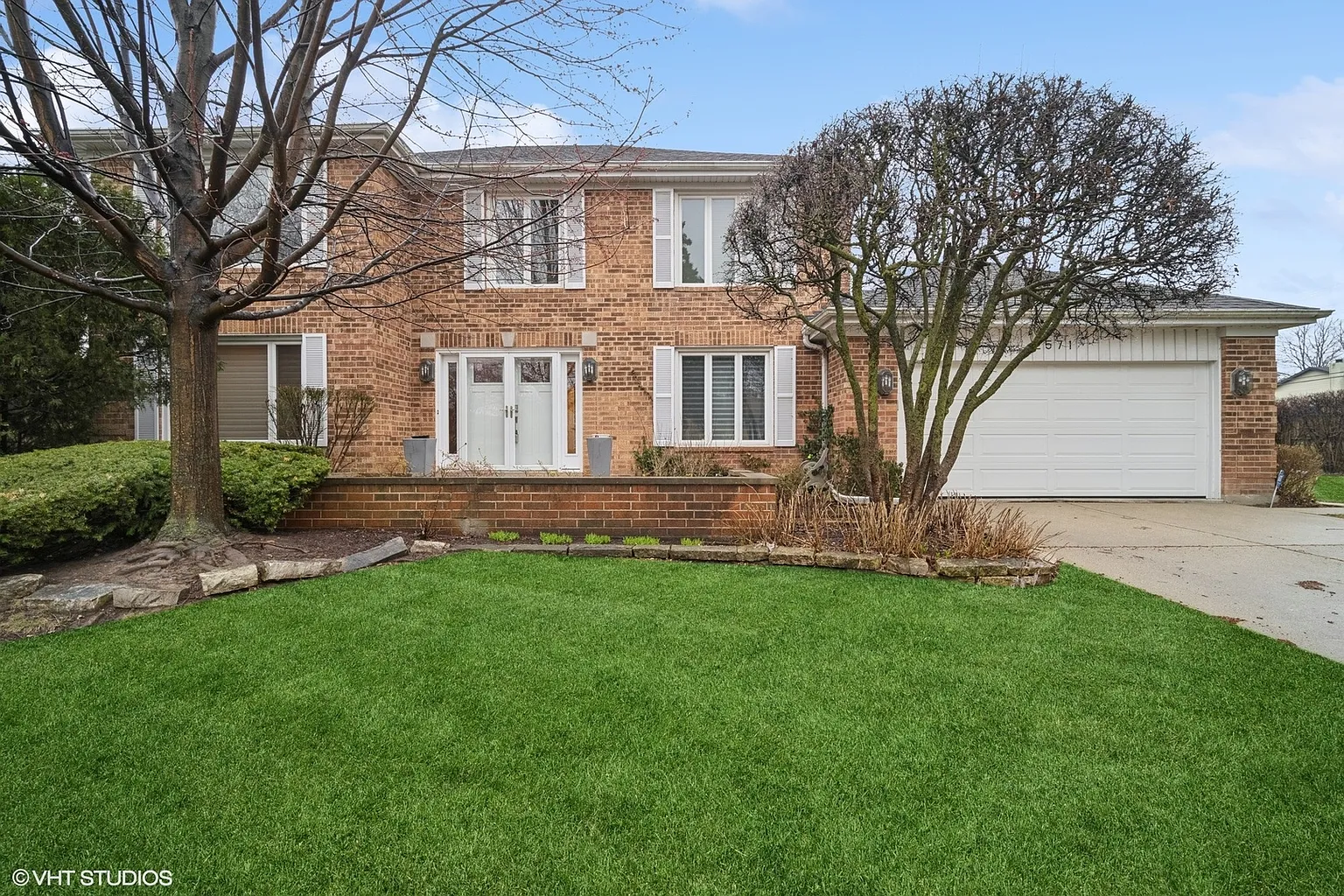 2571 Queens Way photo 1