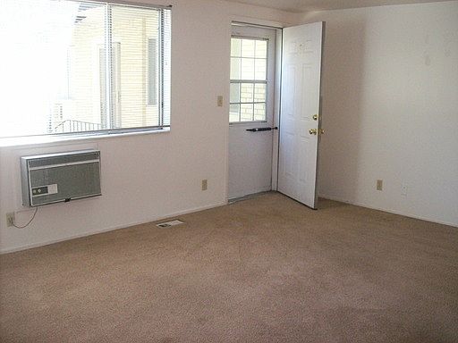 3rd image of 1150 E Garfield Ave APT 04
