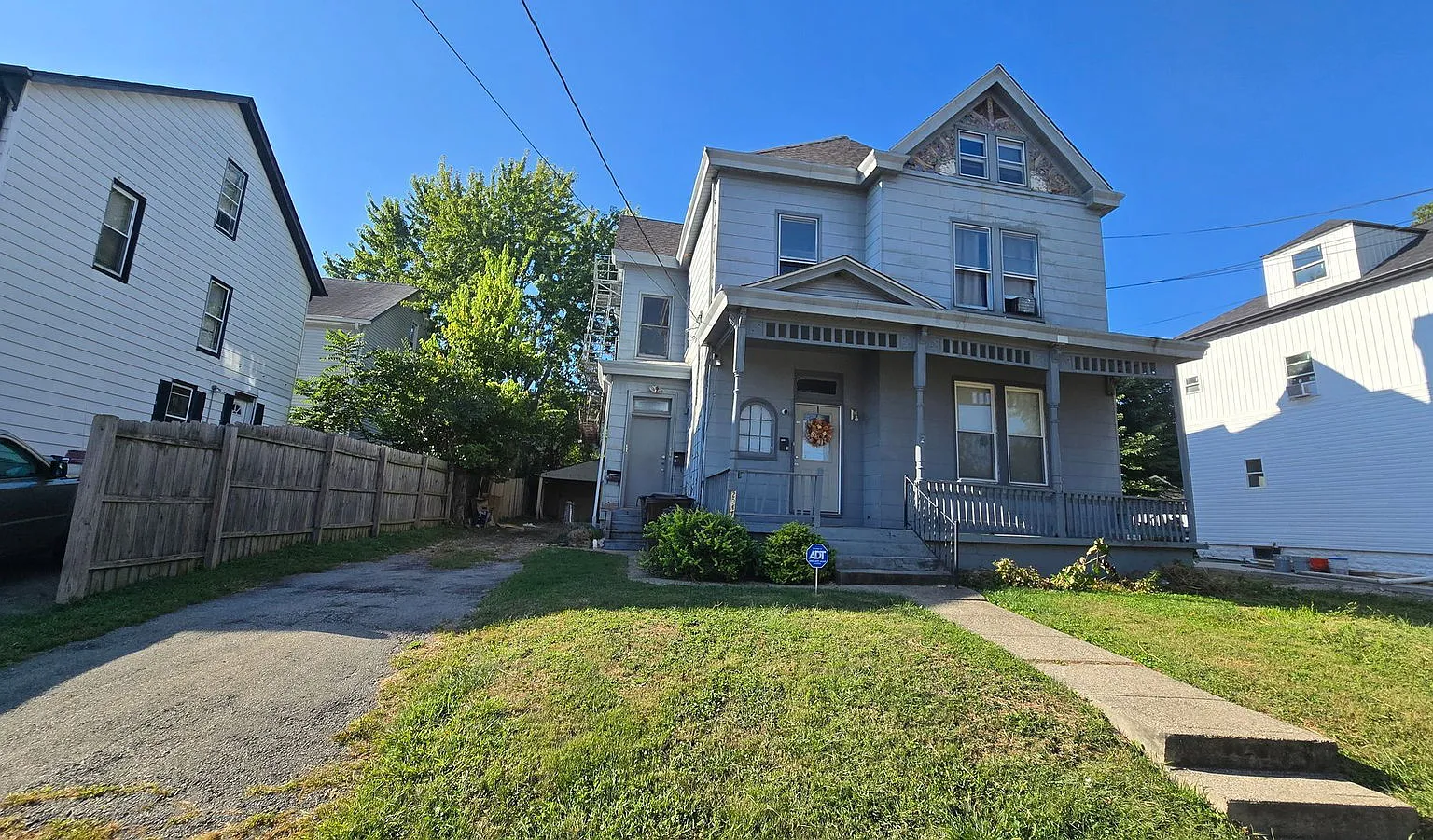 1 bed, 1.0 bath, $880 — Photo 2