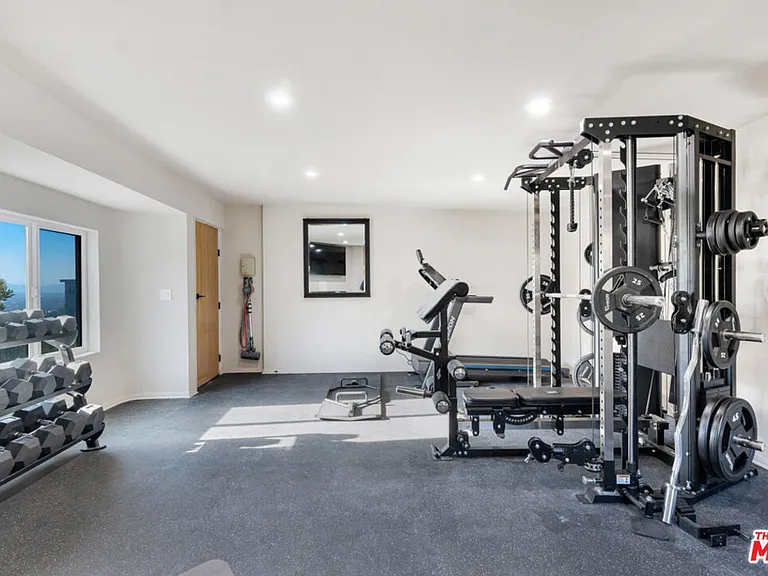 7966 Mulholland Dr — Photo 48