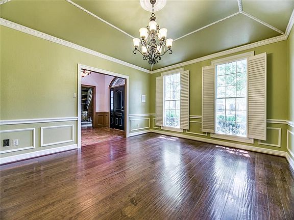 4th image of 3204 Saint Johns Dr
