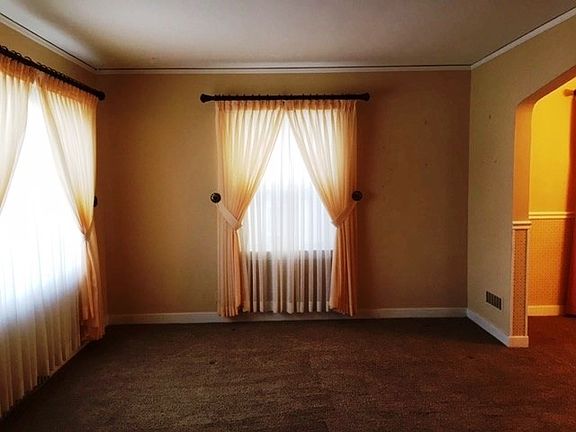 4th image of 10921 S Avenue F