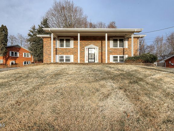 2nd image of 1001 Ridgefield Cir