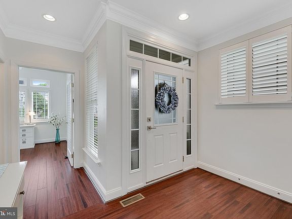 2nd image of 294 Ariel Dr NE